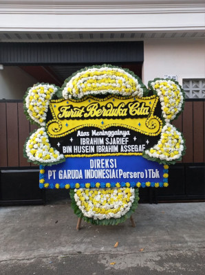 Papan Bunga Duka di Simpang