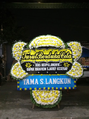 Papan Bunga Duka di Simpang